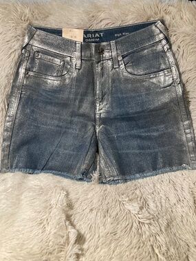NWT Women’s Ariat Silver Gloss Boyfriend Shorts Size 28R